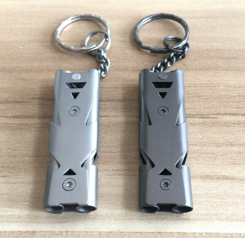 Porte Clés SIFFLET Métal - Keychain Gadget A BOUCHE SURVIE RANDONNÉE  SECOURS